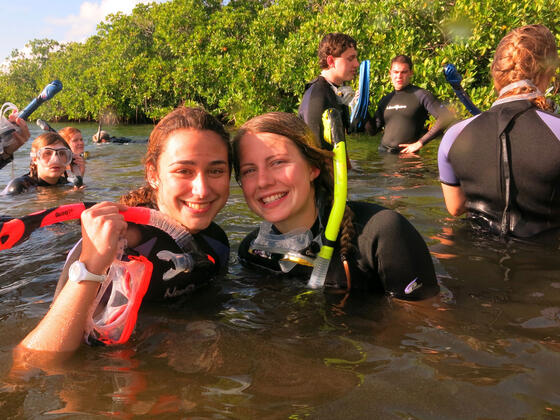 Jackie Fahrenholz (left) and Kathryn Dixon during their Jan Term study trip to the Bahamas