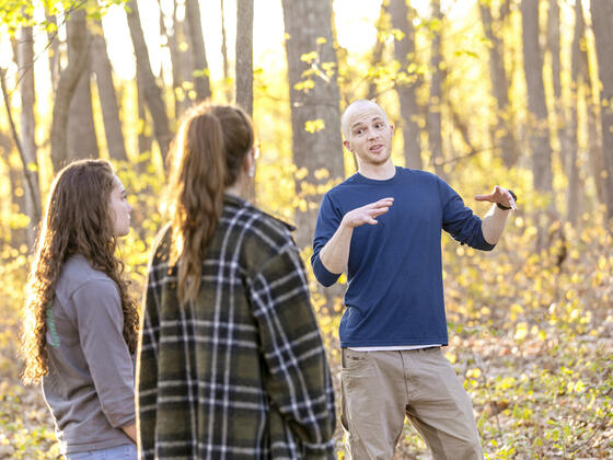 Students gathered at Singleton Matthews Farm.