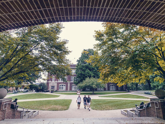 Students walking towards Hoover Library