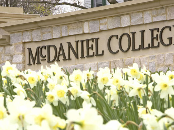 McDaniel College sign with flowers.