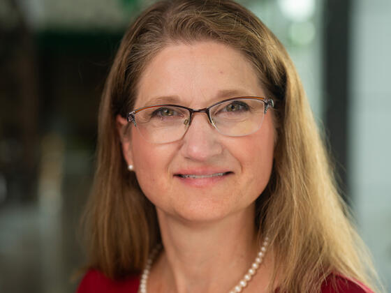 Headshot of Crystal Perry