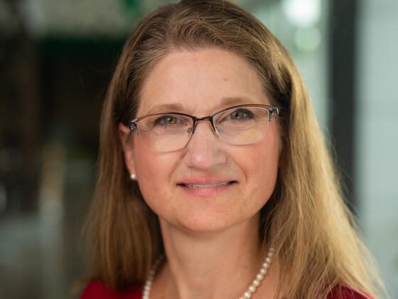 Headshot of Crystal Perry