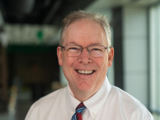 Headshot of Tom Saunders