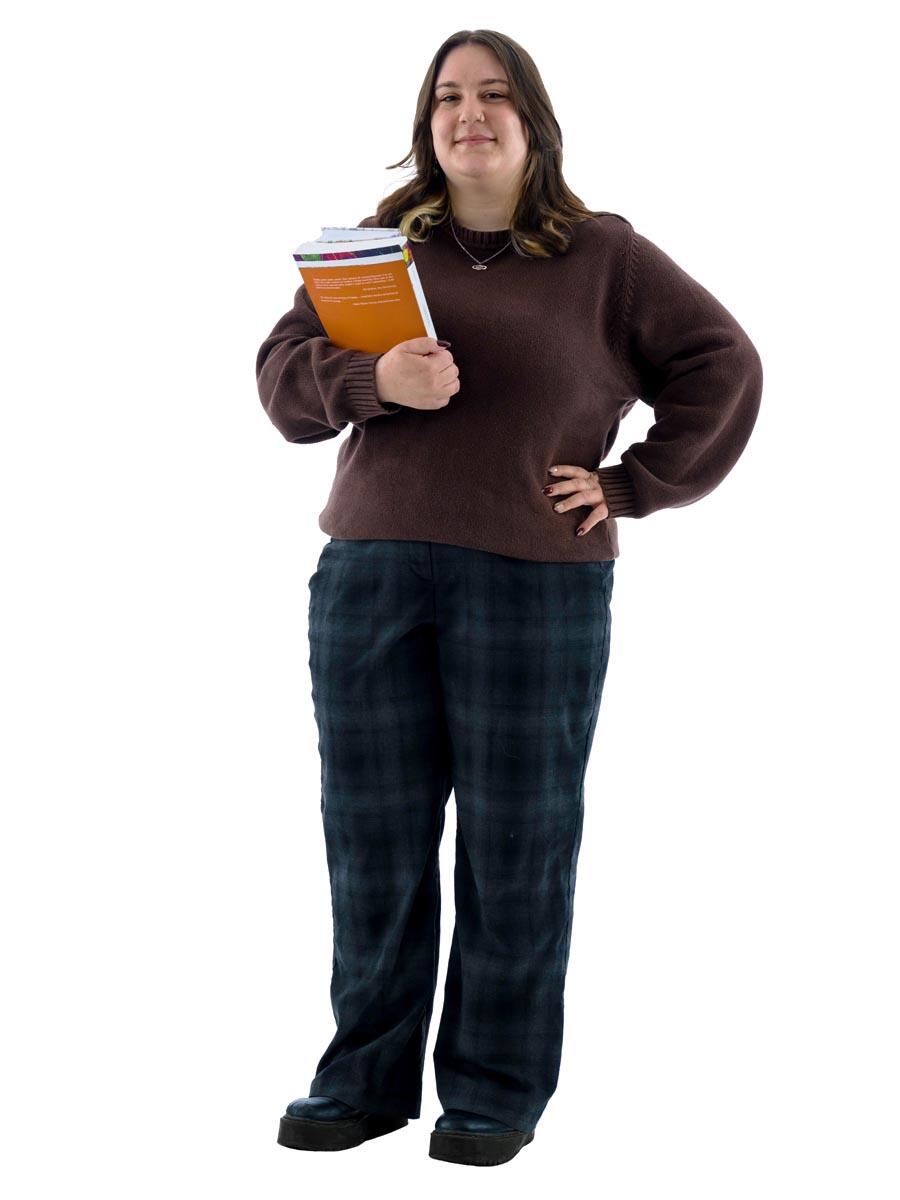  Ashleigh Lobbins holding books