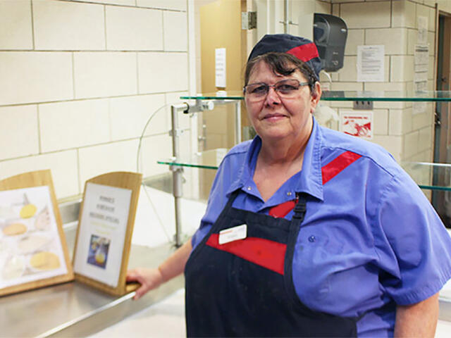 Ms. Bobbie Pfeiffer serving salad in Glar.