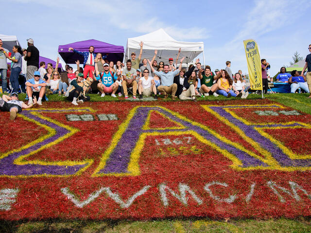 Alumni tailgating group shot.