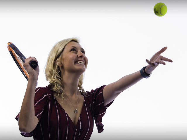 Kassidee Wright hitting a tennis ball.