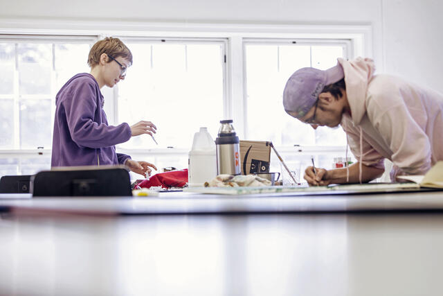 Art student sketching in art studio.