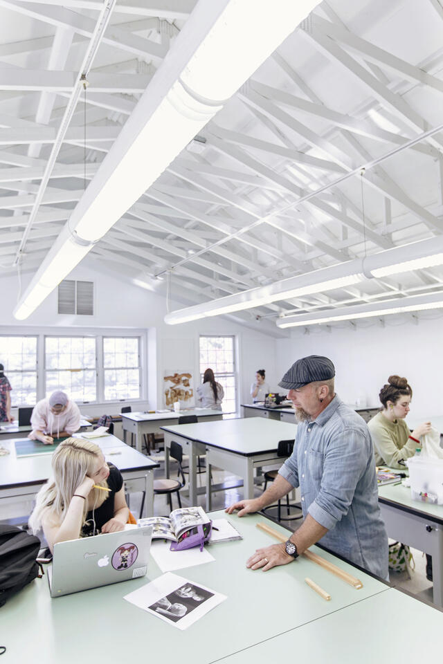 Professor and Department Chair Steven Pearson interacting with students in classroom.