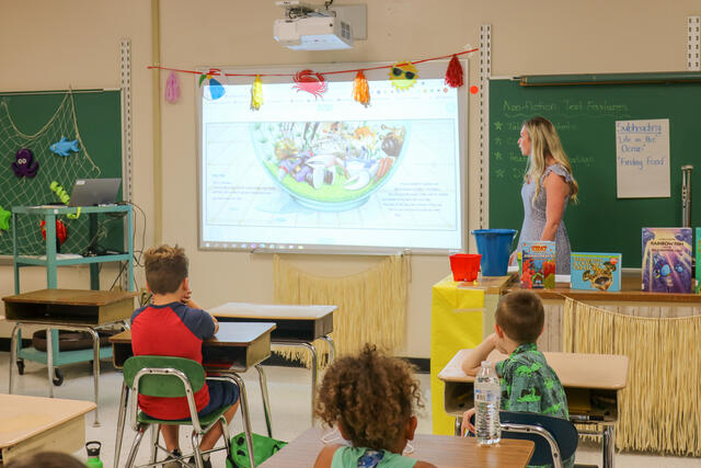 Graduate student teaching at Reading Clinic