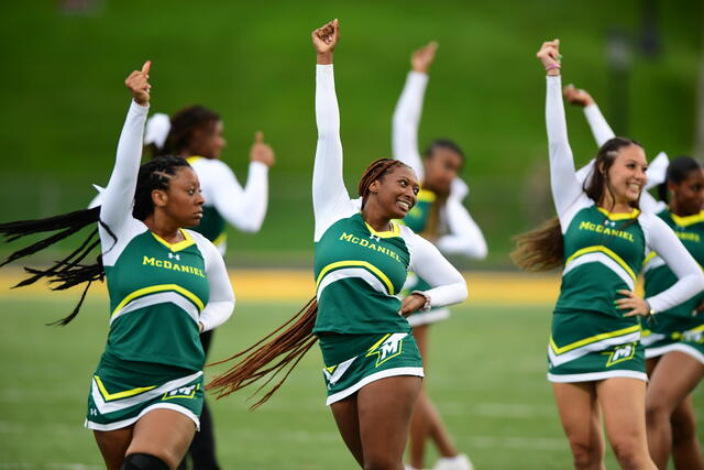 Homecoming Football Cheerleaders 2021