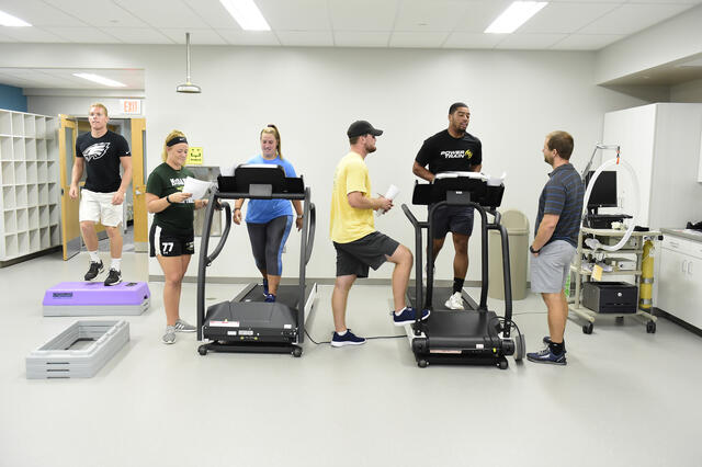 Students on treadmills in Gill Center.