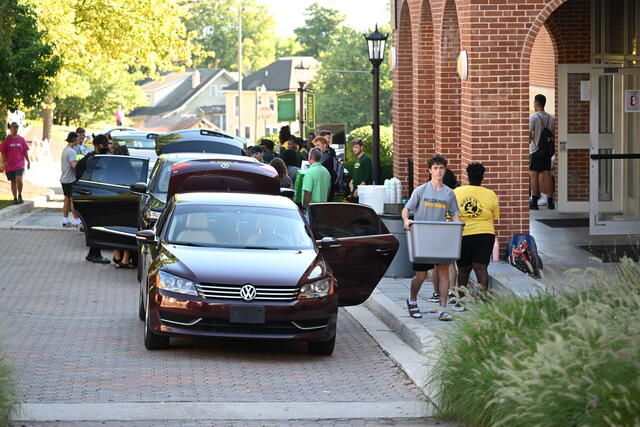 Class of 2026 move-in