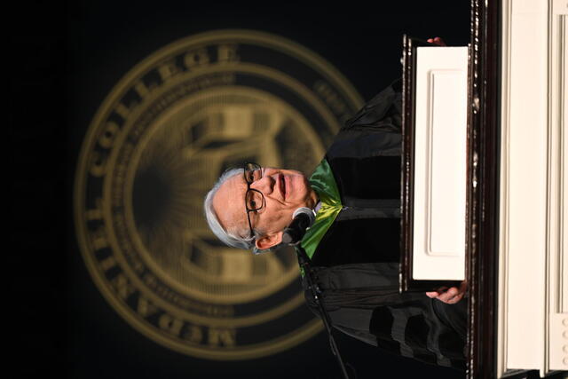 Bob Woodward speaks at the 2023 Undergraduate Commencement Ceremony