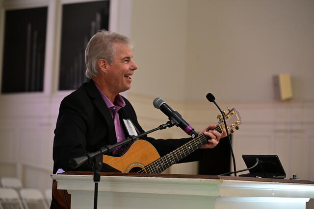 Alumni Council Awards Committee Chair Steve Ports '83 Singing Alma Mater Alumni Weekend 2024
