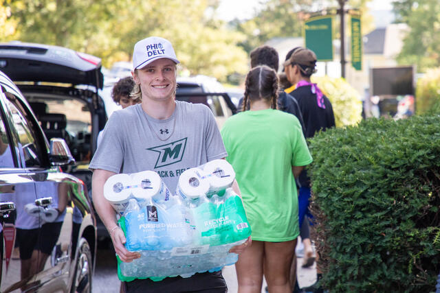 Move-in crew for McDaniel28
