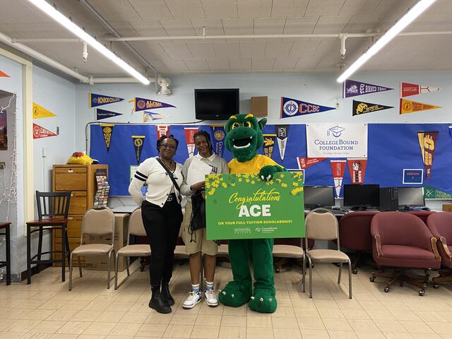 Ace Foly Ehke with mom