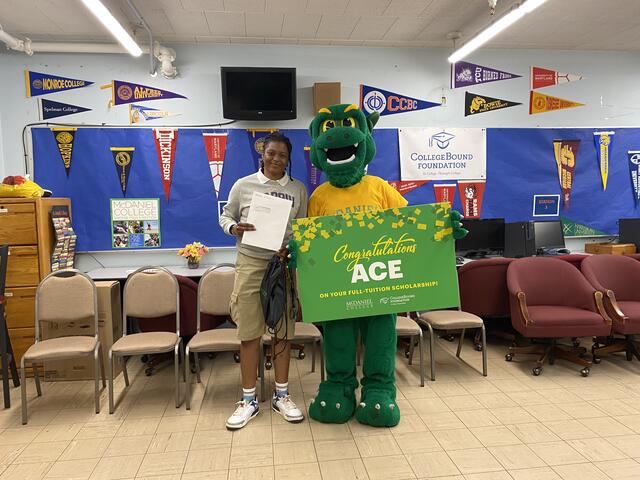 Ace Foly Ehke with Green Terror