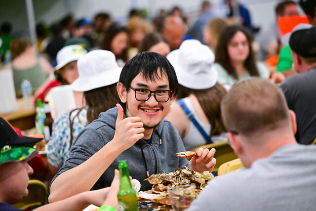 Thumbs up for crabs!