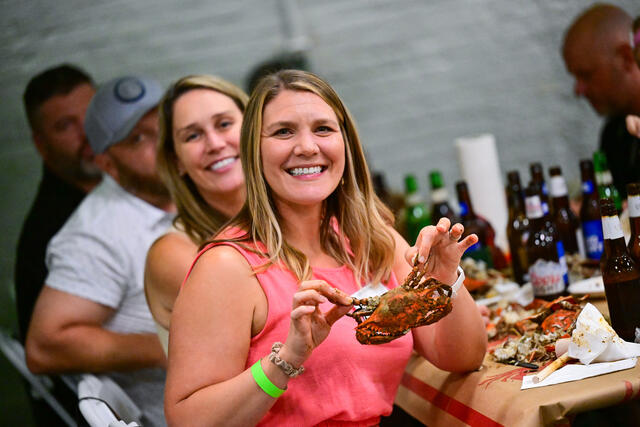 Alums enjoying crabs at Alumni Weekend.