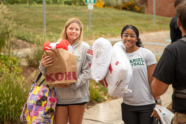 Move in McDaniel29 13