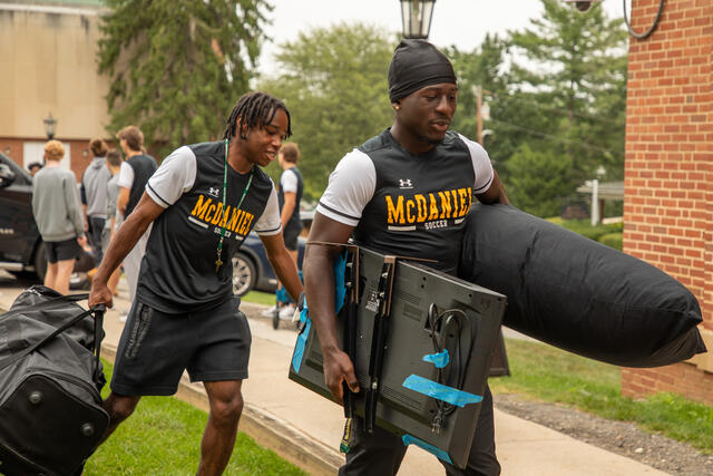 Move in McDaniel29 15