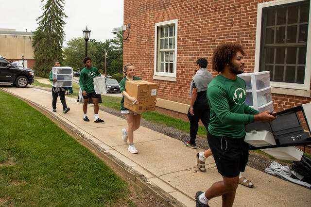 Move in McDaniel29 16