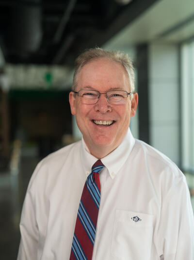 Headshot of Tom Saunders