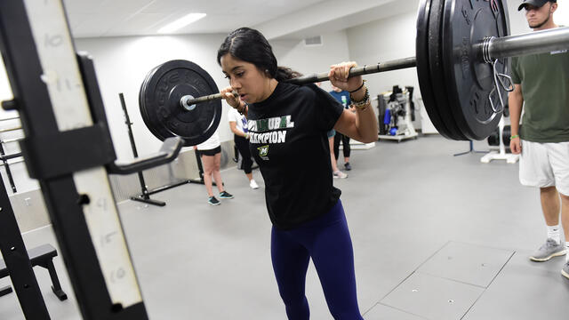 Kinesiology major and research assistant Isabella Mendiola demonstrates lifting in McDaniel’s new Neuromuscular Lab.