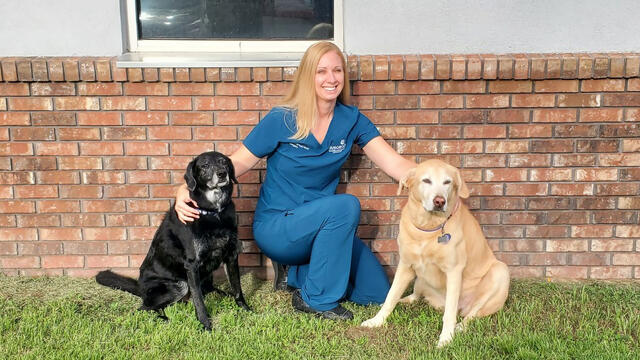 Photo of Dr. Theresa Hess '07 with her dogs