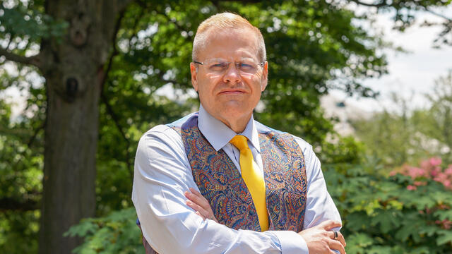 Portrait of Professor Kevin McIntyre.