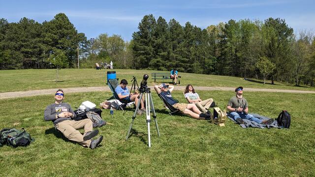 Physics majors eclipse