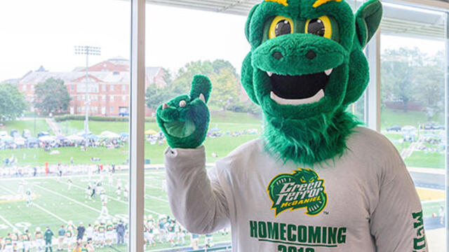 McDaniel College mascot at Homecoming 2018