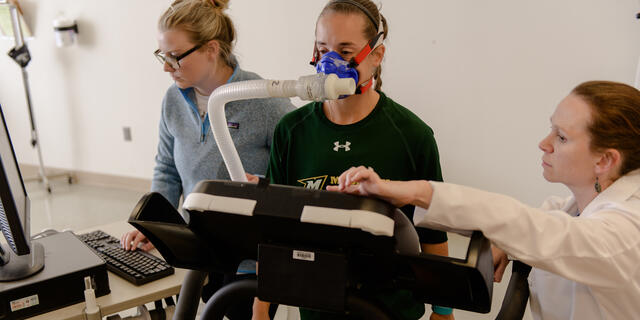 Students in Kinesiology lab.