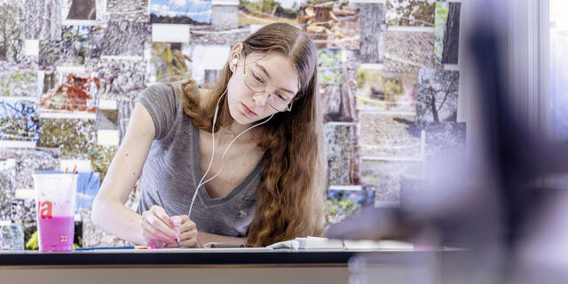 Art student sketching in art studio.