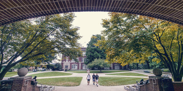 Students walking towards Hoover Library