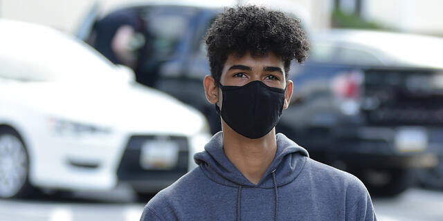 Mcdaniel student with mask